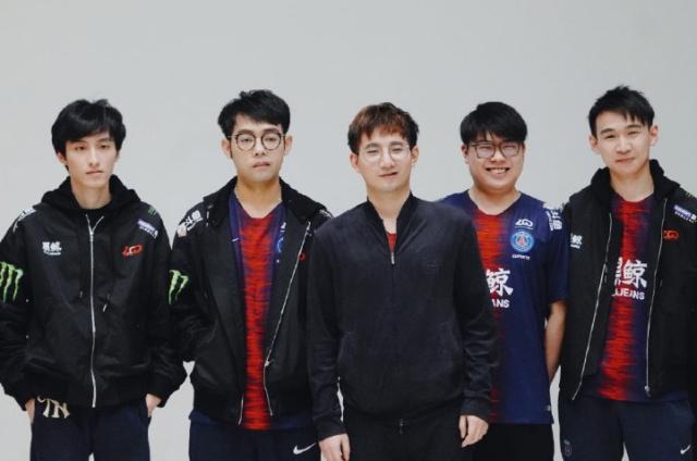 林德布拉德代表小红牛参加阿布扎比测试，明年进军F1