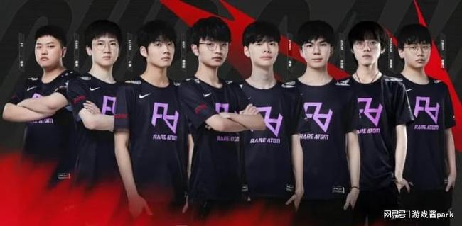 阿森纳客场2-1战胜阿斯顿维拉，维拉绝杀，阿森纳争冠形势艰难。