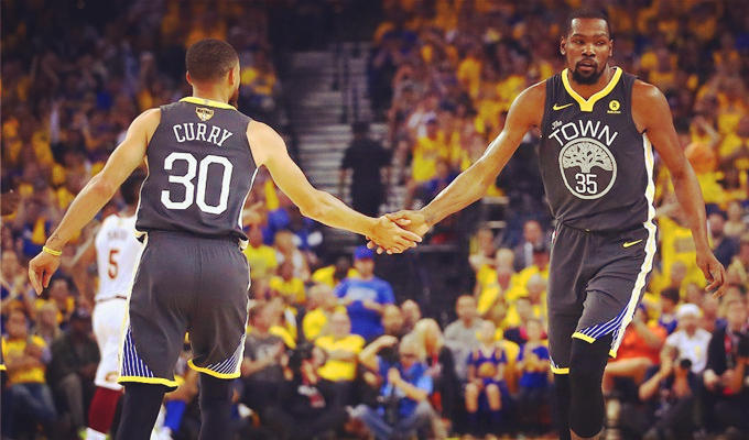 在晚宴期间 在晚宴期间